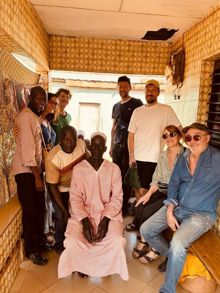 Groupe de stagiaires DIGIMONDE et de musiciens ivoiriens réunis à Korhogo pendant la formation afro-fusion